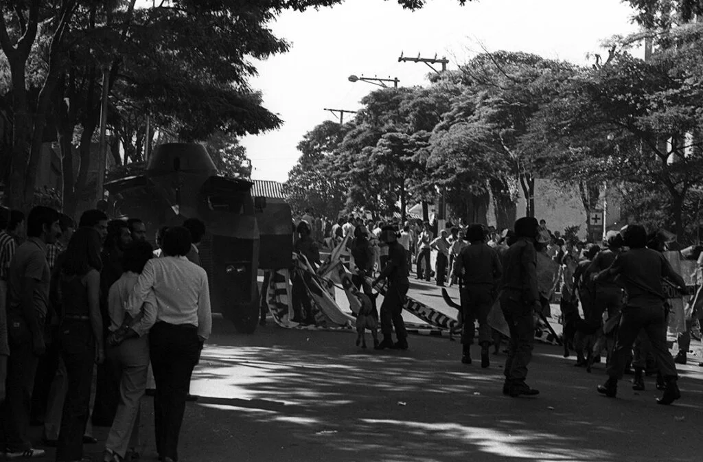 MAIO 1980, 1 MAIO 1980, REPRESSAO COM BRUCUTU, VEICULO BLINDADO, S B CAMPO, SPS B CAMPO