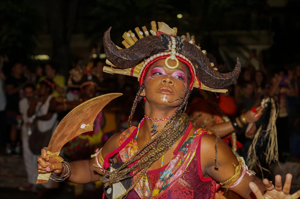 São Paulo  ( SP ) 01/03/2019 - Carnaval 2019 - 15° Cortejo do Bloco Afro Ilú Obá de Min com " Negras Vozes tempos de alakan ", pelas ruas do centro. Na foto,    . Foto, Eliária Andrade