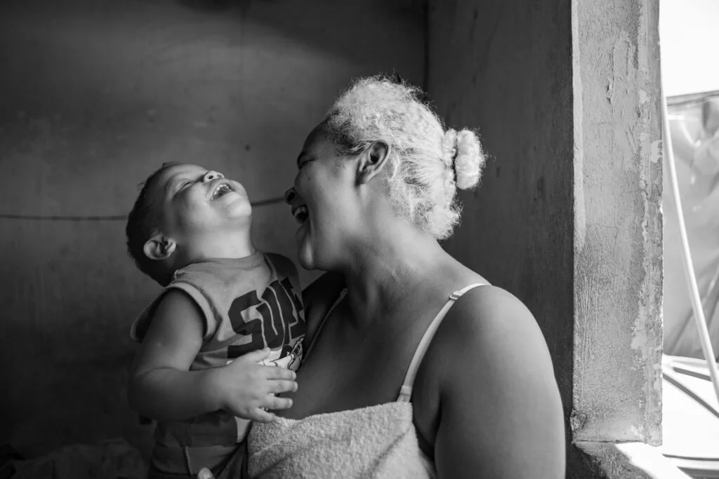 Morro da Providência, Centro. Janice e seu filho, Natan - 2 anos.