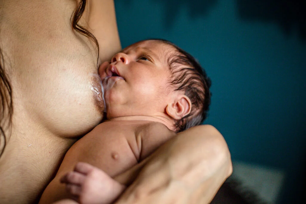 A collaborative photo poject about the marks brought by maternity in the body and soul